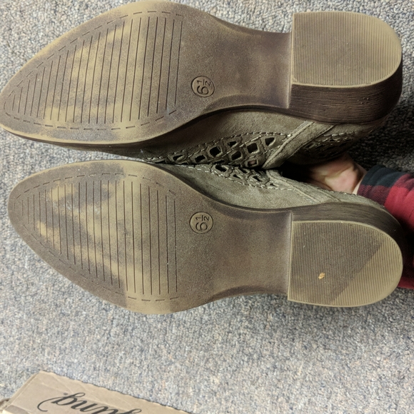 Shoes - Picture 5 of 5